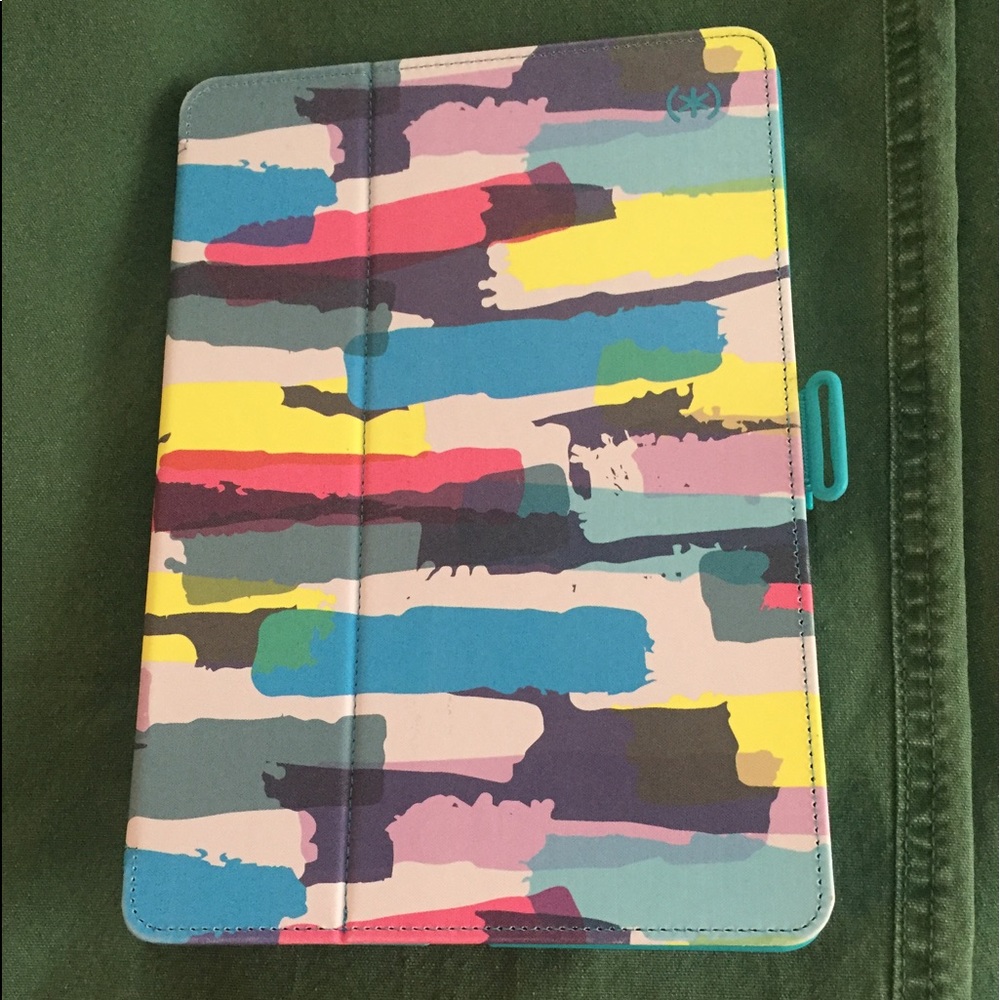 Protective case for iPad circa 1919/2000 Speck.